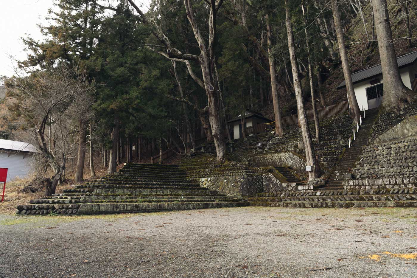 鎮守神社境内の様子