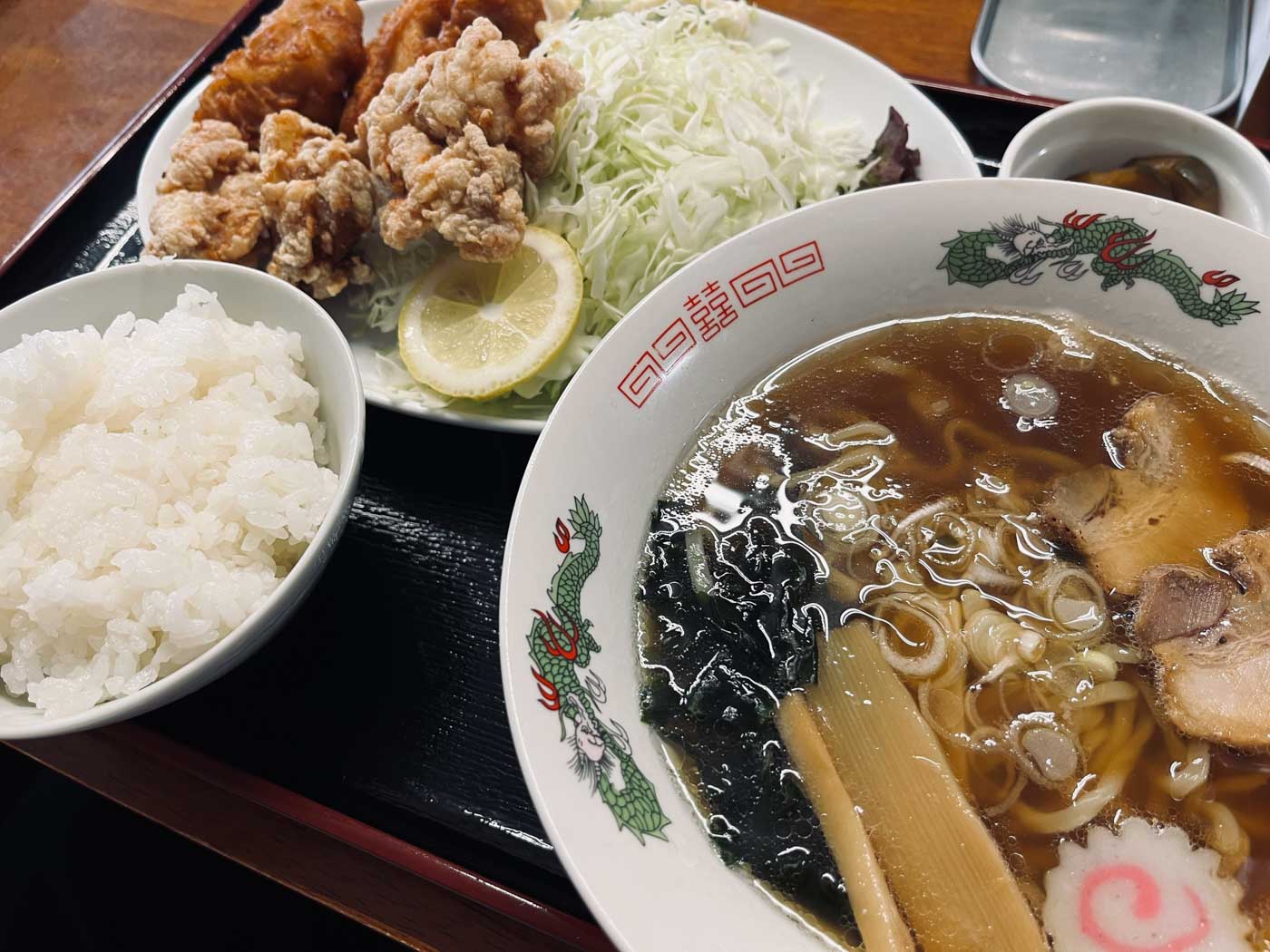 本屋食堂玉小前のからあげ定食と半ラーメン