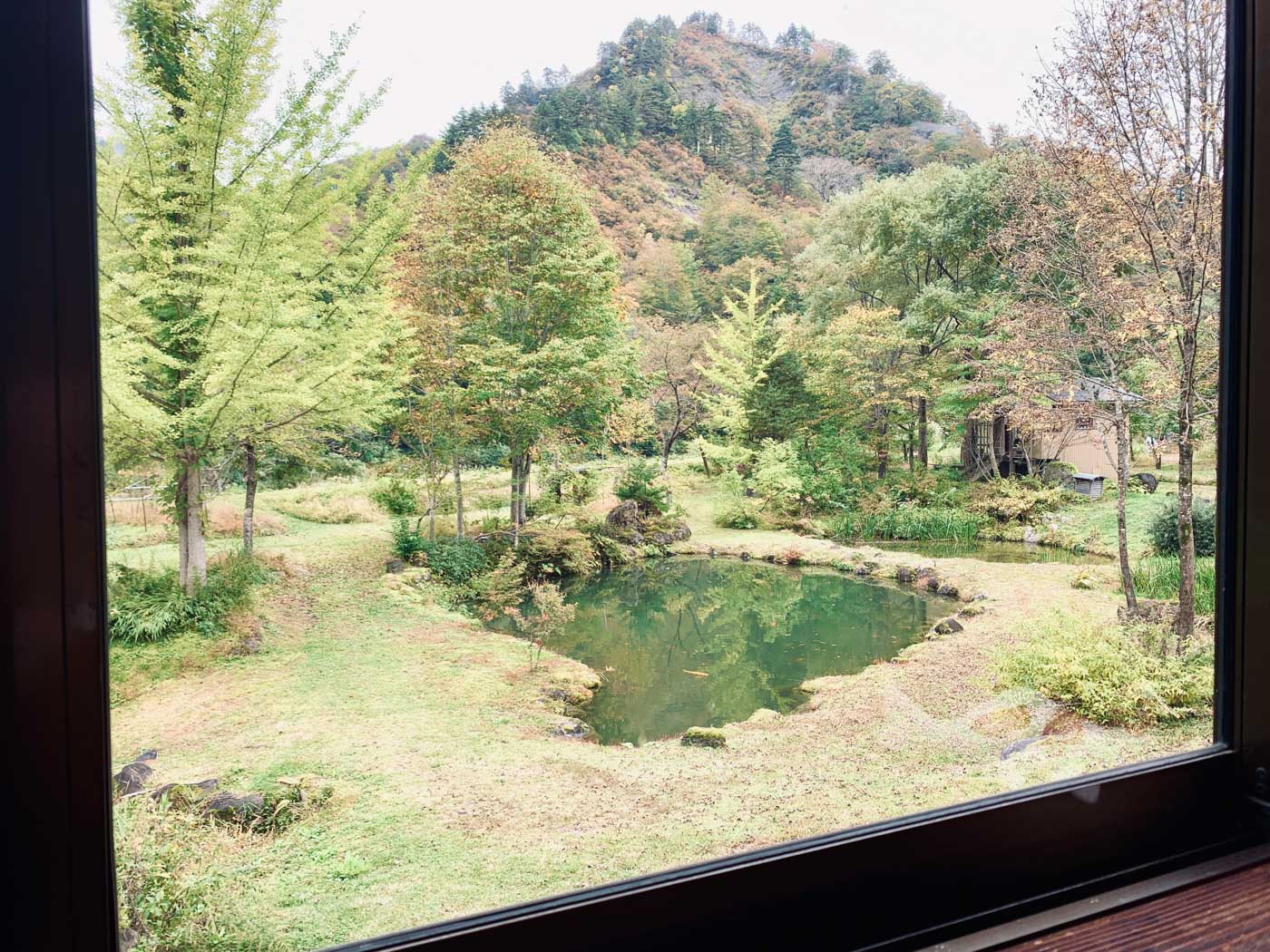 手打ちそば処八十里庵の庭園