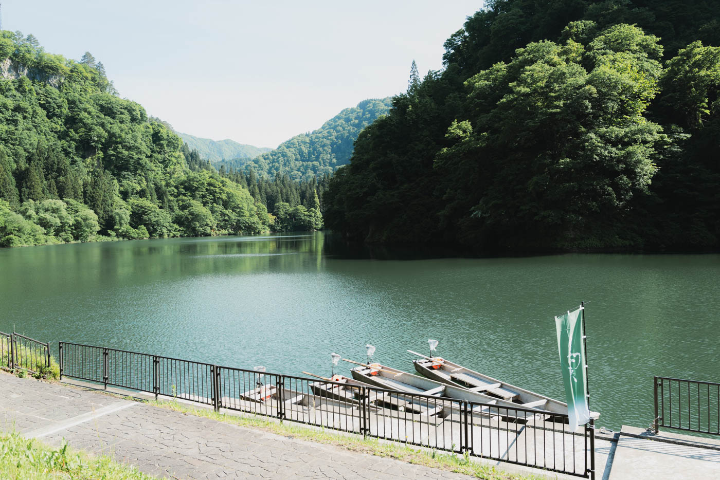 霧幻峡の渡し早戸船着き場の景観