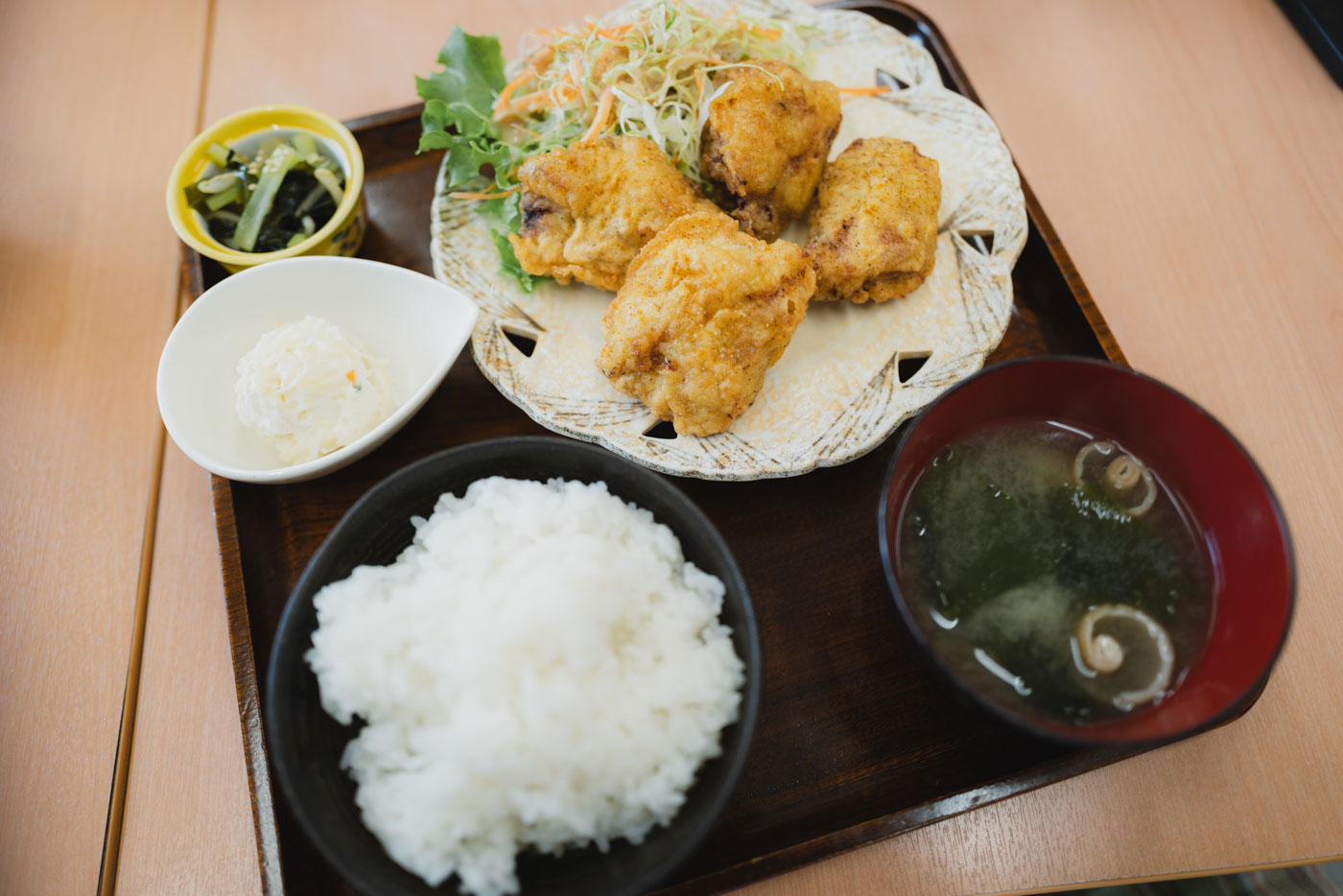 お茶っこLUNCHのカレー風唐揚げ定食