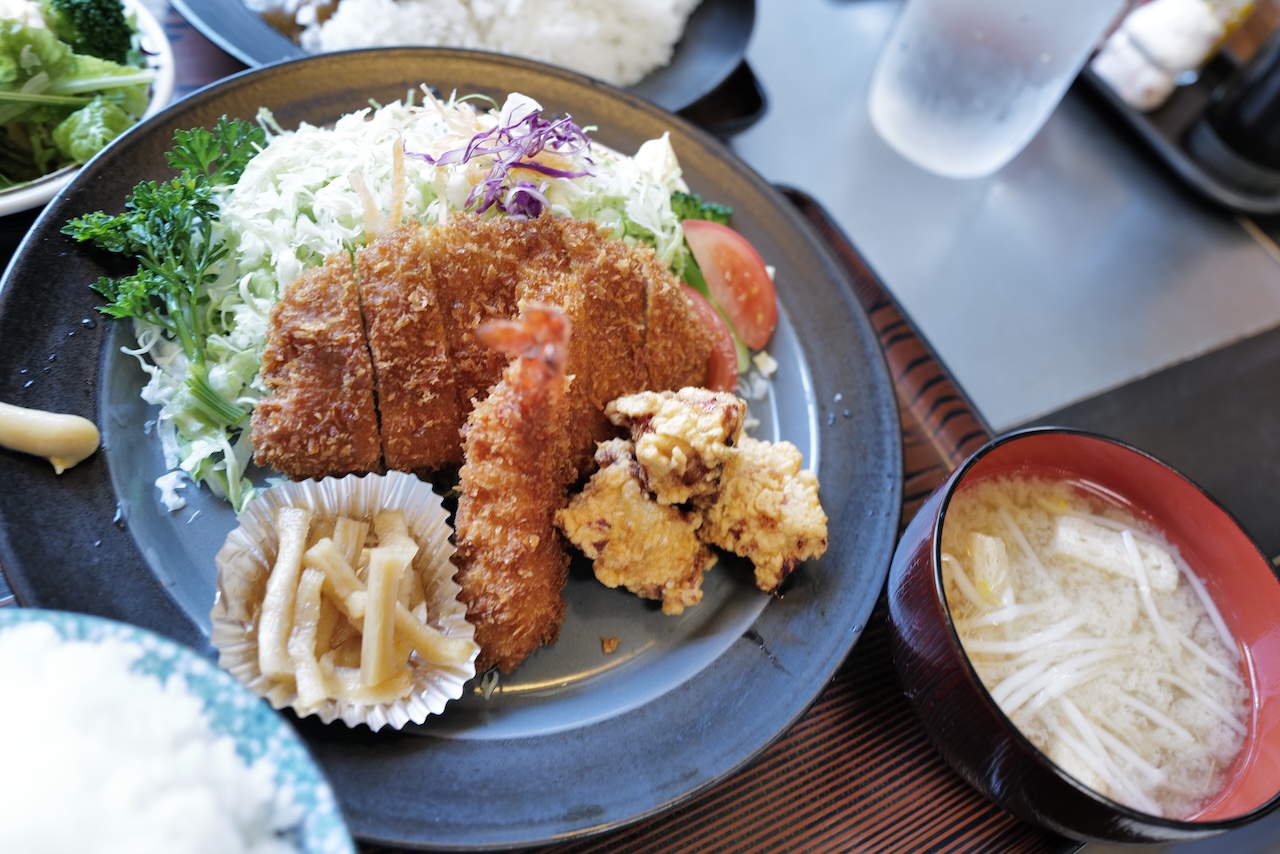 お食事処しゅんのミックスフライ定食