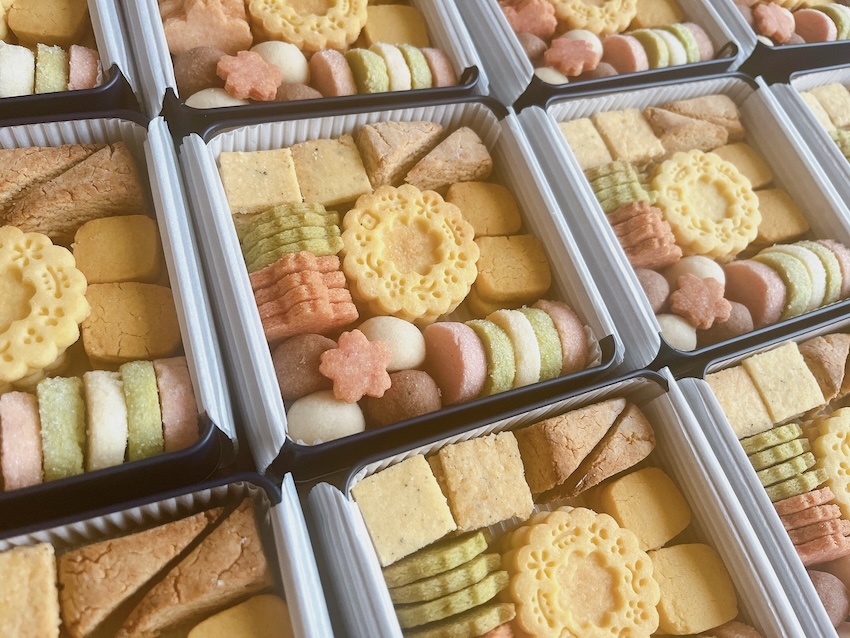 クッキー缶も販売中